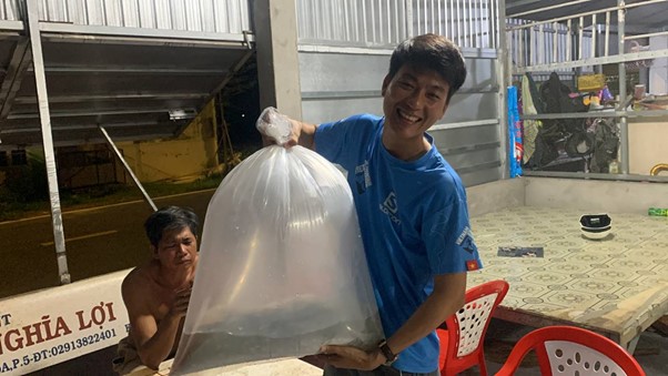 Người dân cùng cá rô phi Bình Minh