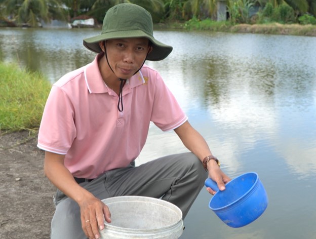 Tôm Giống Nên Mua Ở Đâu? Tôm Giống Sạch Bệnh - Chất Lượng - Phát Triển Tốt Anh Quyền hướng dẫn bà con cách sử dụng sản phẩm BBA BIOPLUS
