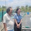 Ảnh: Phóng viên và hộ nuôi chú Tám Thêm